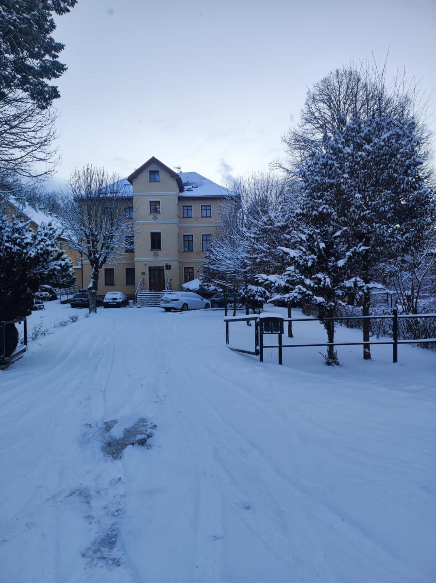 Willa Pod Gwiazdami & Spa Kudowa-Zdrój Exterior foto